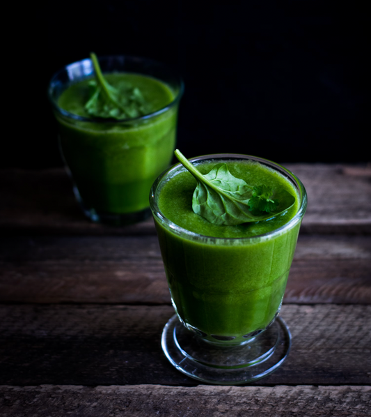 Groene smoothie recept met spirulina, spinazie, banaan en ananas